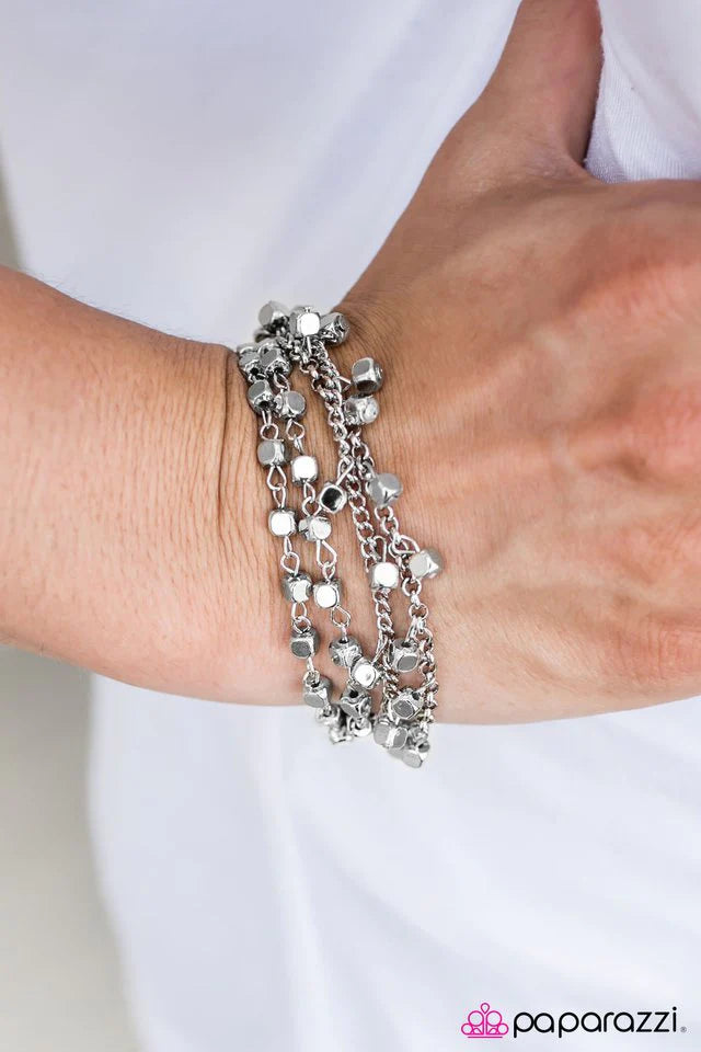 Pulsera Paparazzi ~ Bloque a bloque - Plata