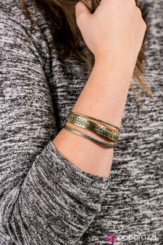 Paparazzi Bracelet ~ LEAF No Trace - Brass