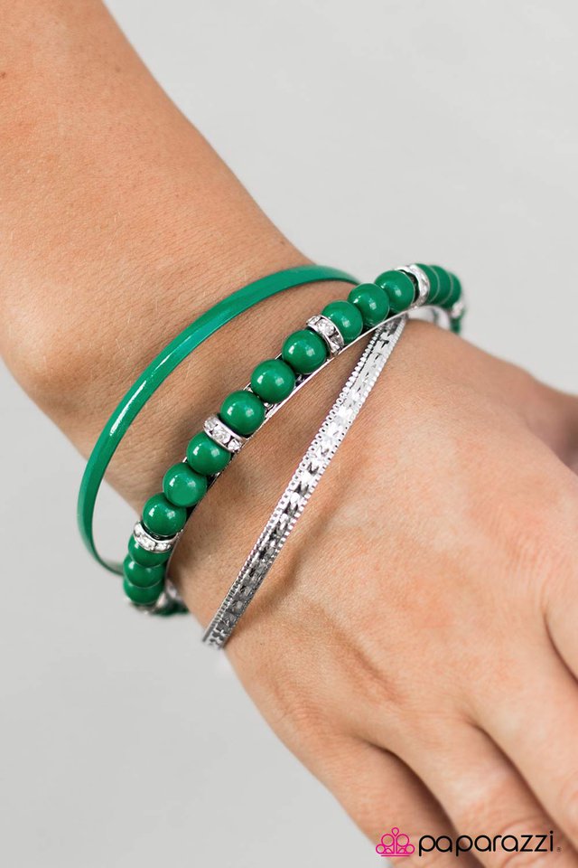 Paparazzi Bracelet ~ A Royal Tease - Green