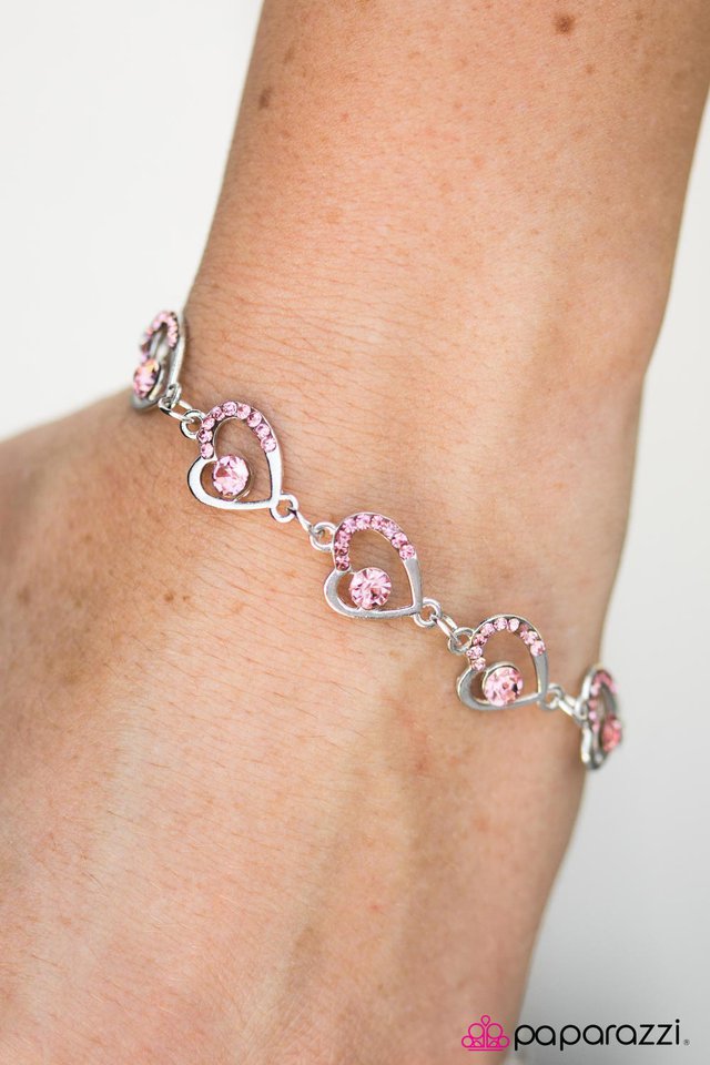 Paparazzi Bracelet ~ The Song Of The Heart - Pink