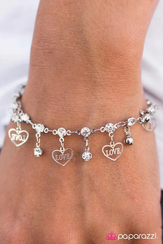 Pulsera Paparazzi ~ Deseos de San Valentín - Blanco