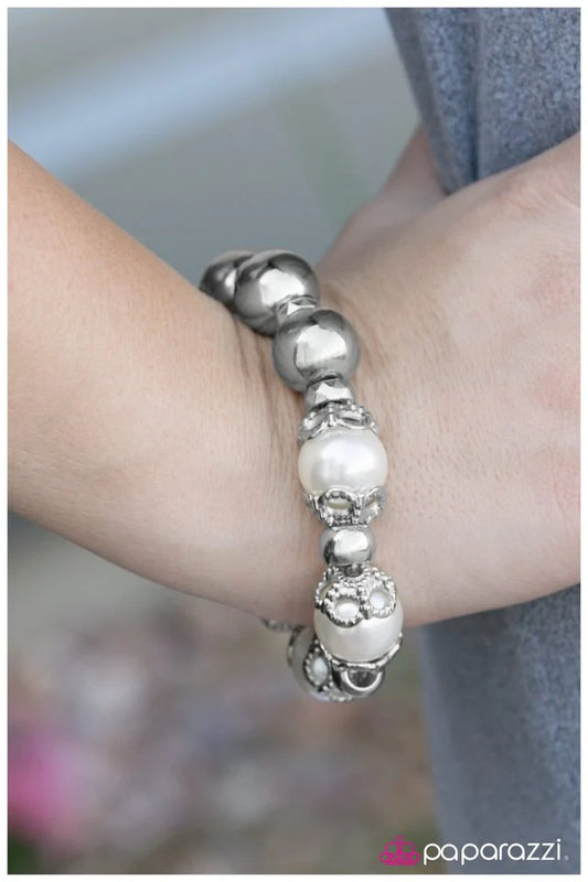 Pulsera Paparazzi ~ Romancing The PEARL - Blanco