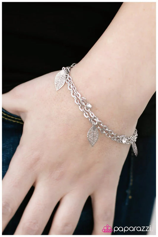 Paparazzi Bracelet ~ You Better BeLEAF It - White