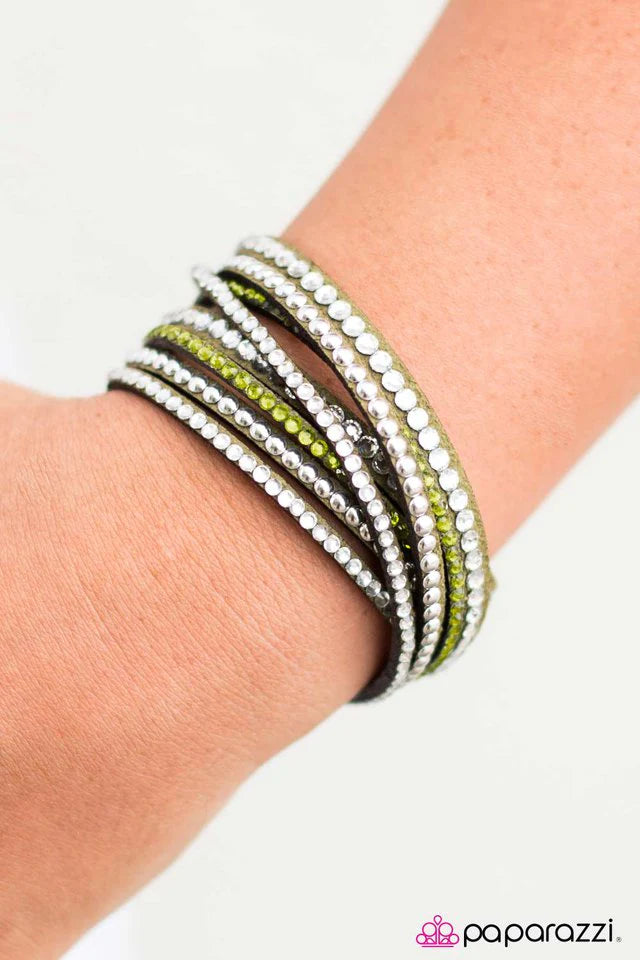 Pulsera Paparazzi ~ La fuerza es la nueva belleza - Verde