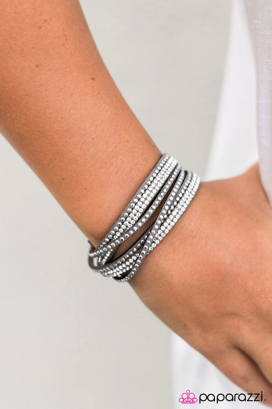 Pulsera Paparazzi ~ Slim Pickings - Plata