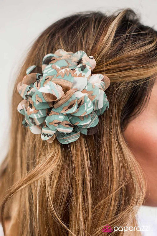 Accesorios para el cabello de Paparazzi ~ Pétalos al viento - Azul