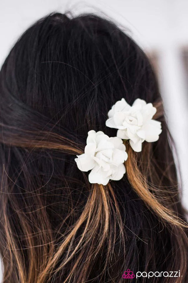 Accesorios para el cabello de Paparazzi ~ Campos de verano - Blanco