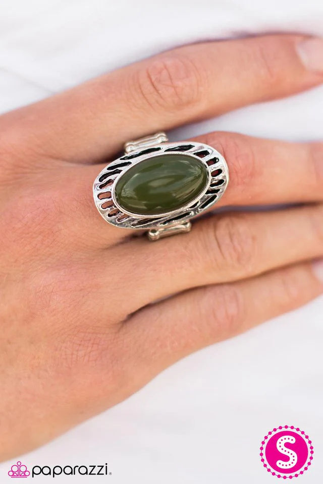 Anillo Paparazzi ~ Totally Tarzan - Verde