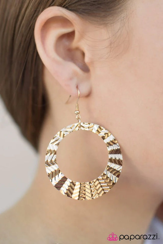 Paparazzi Earring ~ Beam Me Up - Gold