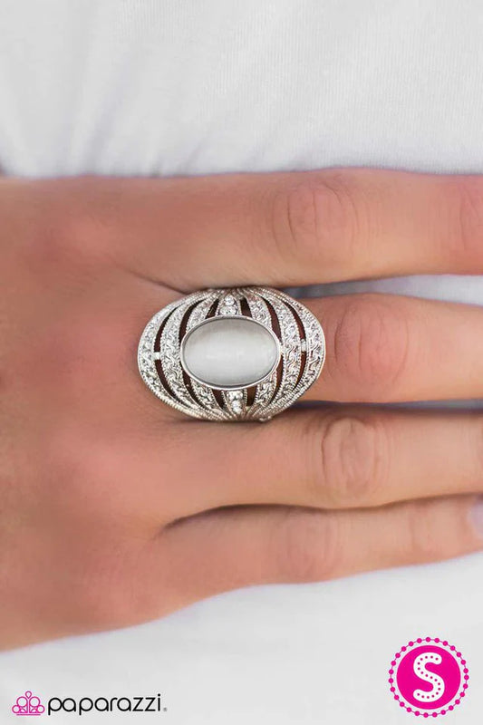 Paparazzi Ring ~ Banquet Hall - White