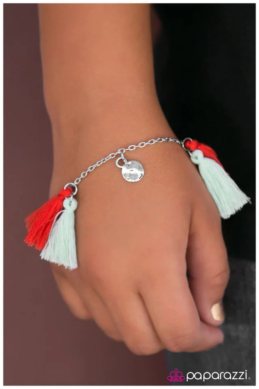 Pulsera Paparazzi ~ ¡Vamos a usar borlas! - Multi