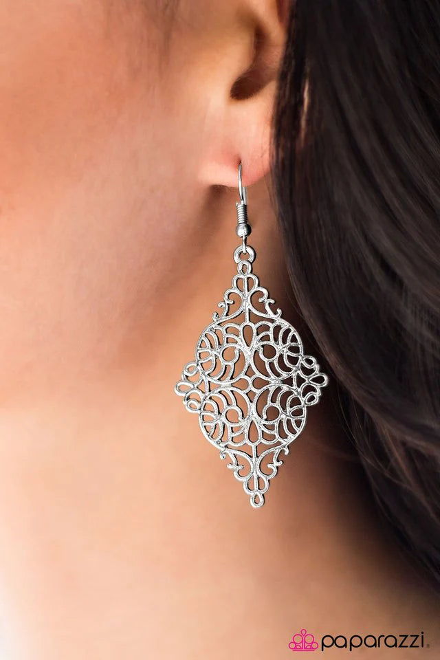 Paparazzi Earring ~ I FILIGREE Like Dancing - Silver