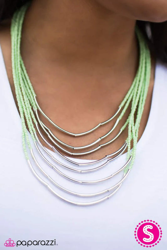 Collar Paparazzi ~ Living The GLEAM - Verde