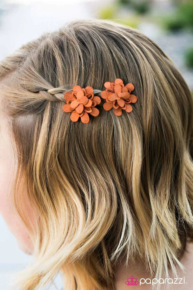 Accesorios para el cabello de Paparazzi ~ Happy Camper - Naranja