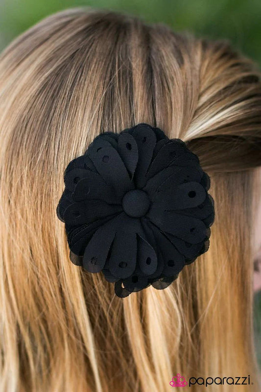 Accesorios para el cabello Paparazzi ~ Hole in One - Negro