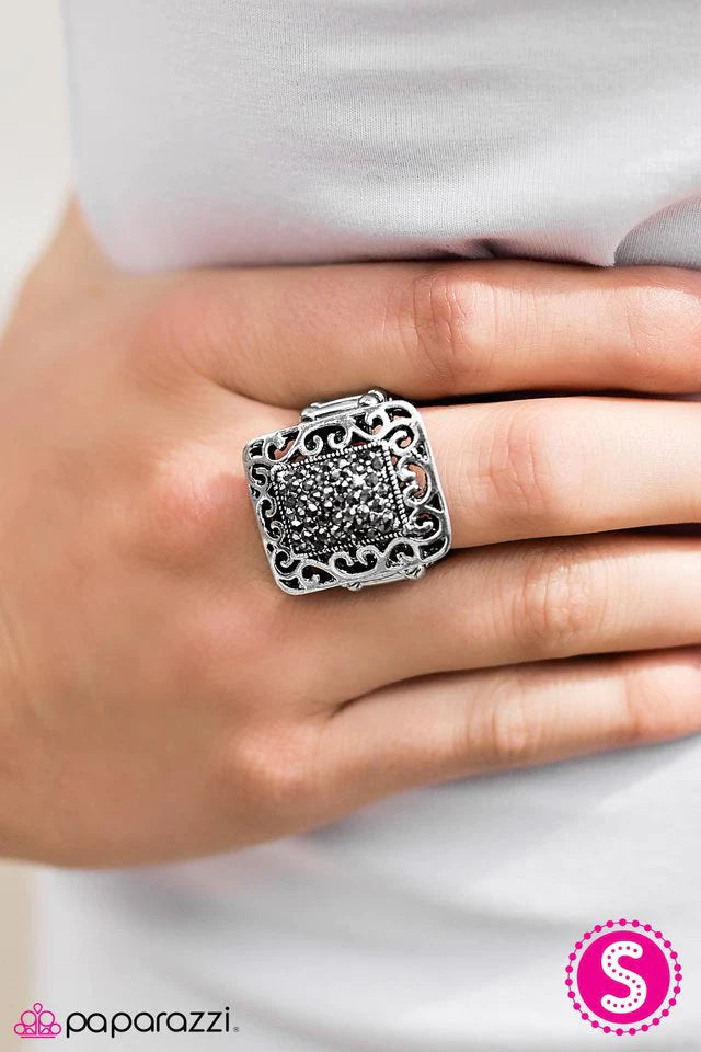 Paparazzi Ring ~ Picturesque - Silver