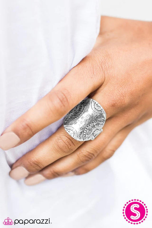 Paparazzi Ring ~ Sun View - Silver