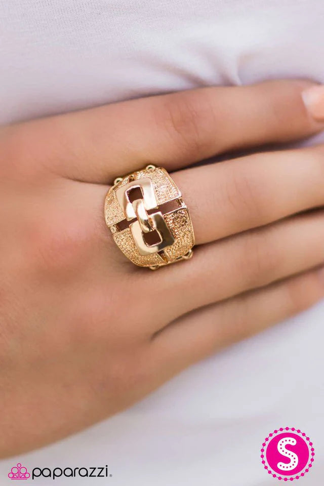 Anillo Paparazzi ~ Hebilla Champion - Oro