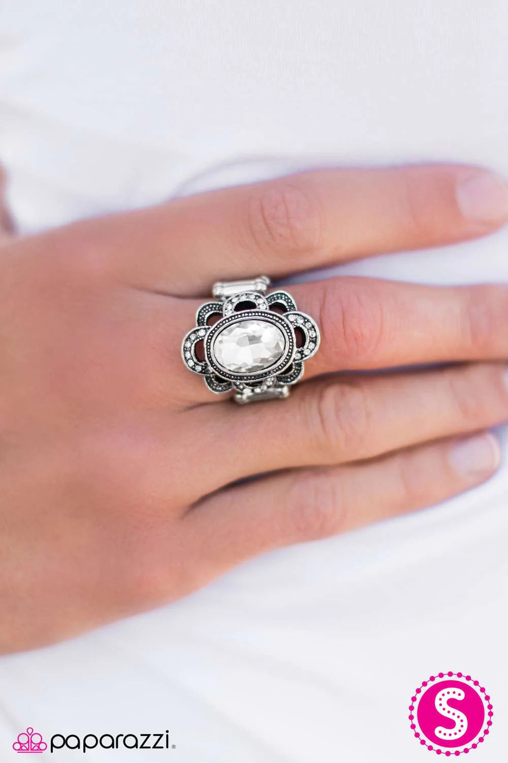 Anillo Paparazzi ~ Funciona como magia - Blanco