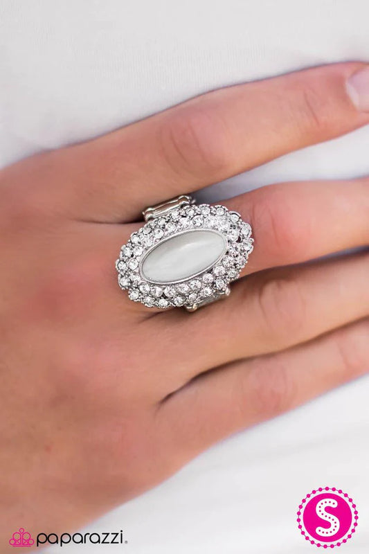 Anillo Paparazzi ~ Sugar Sugar - Blanco