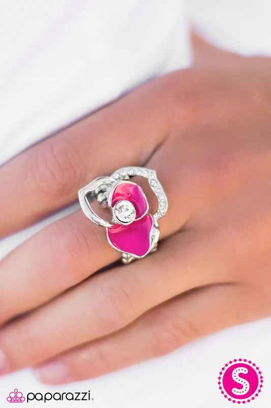 Anillo Paparazzi ~ Petal Puzzlement - Rosa