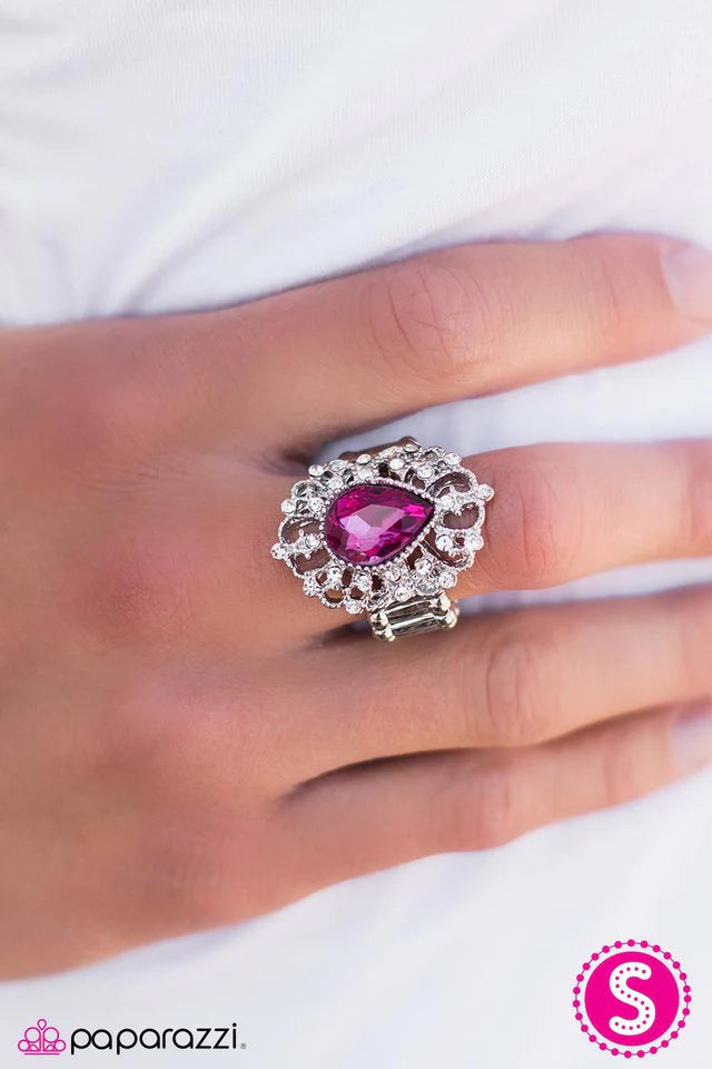 Anillo Paparazzi ~ Queenly Grace - Rosa