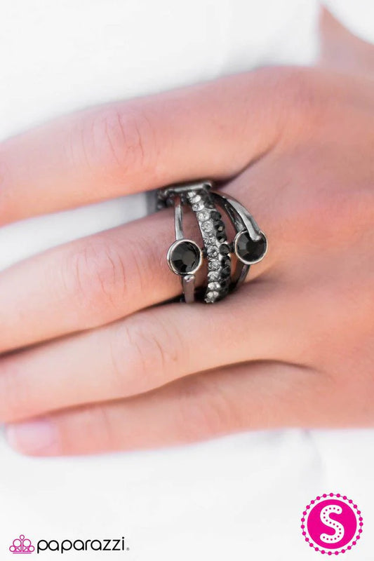 Paparazzi Ring ~ Hold On To Your Seat! - Black