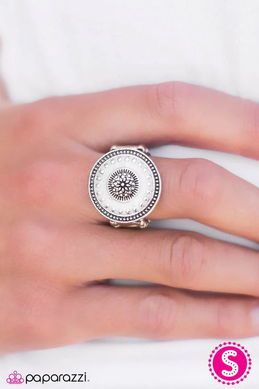 Paparazzi Ring ~ In A Field Of Roses, Be A Wildflower - White