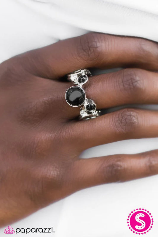 Paparazzi Ring ~ Bobbing Along - Black