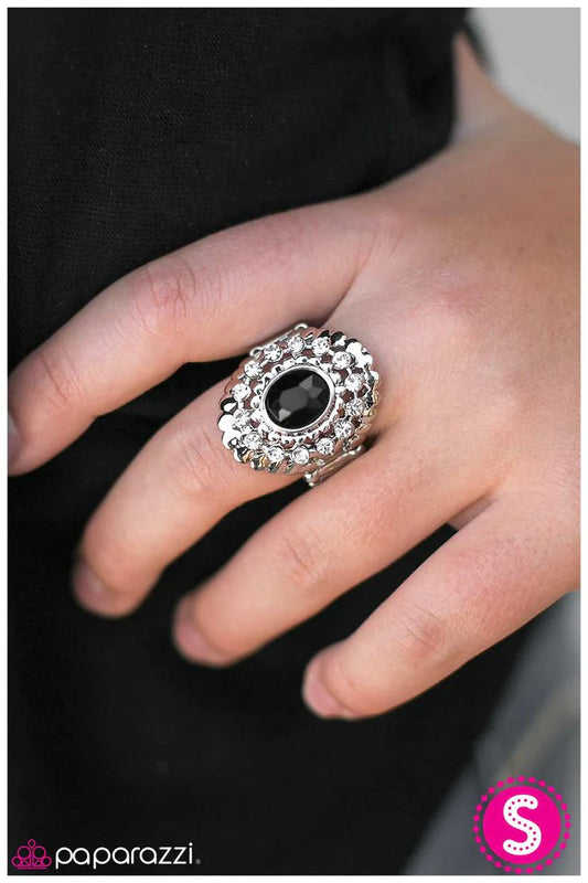 Anillo Paparazzi ~ Reina del Rock - Negro