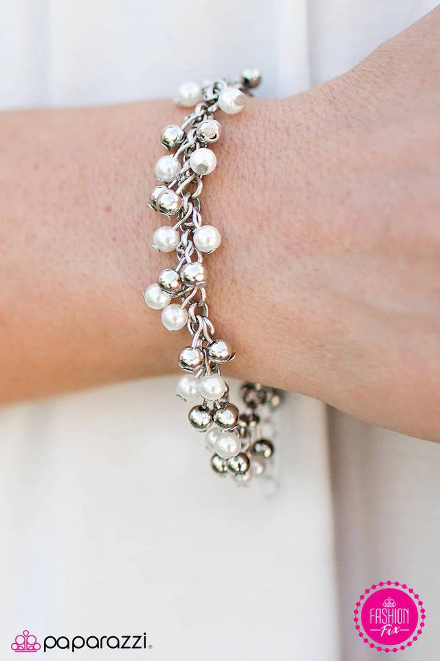 Pulsera Paparazzi ~ ¡Piensa en las posibilidades POSH! - Blanco