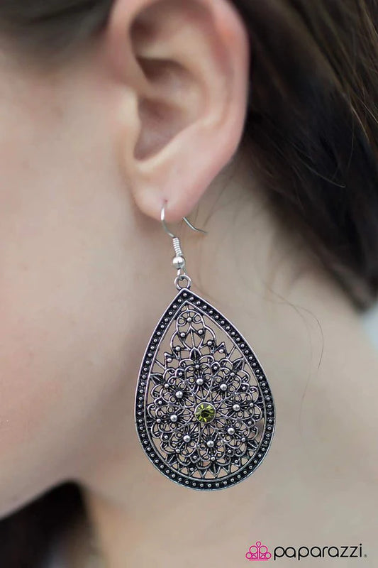 Paparazzi Earring ~ My Queen - Green