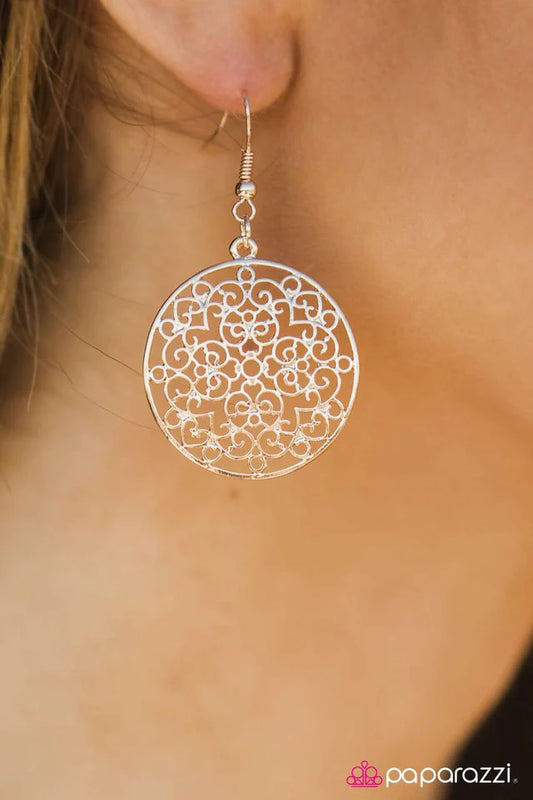 Paparazzi Earring ~ FILIGREE In The Details - Gold