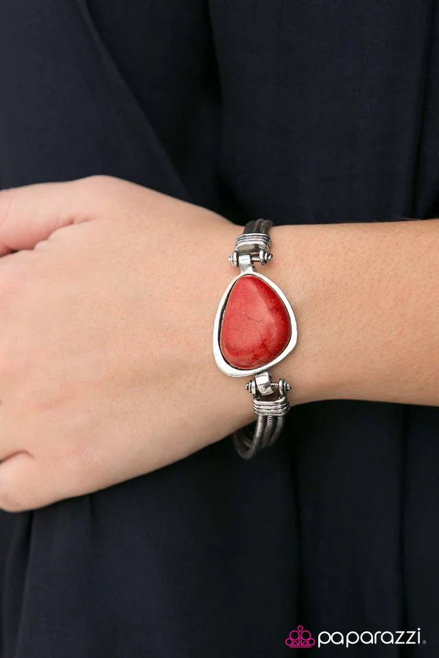 Pulsera Paparazzi ~ Arte en piedra - Rojo