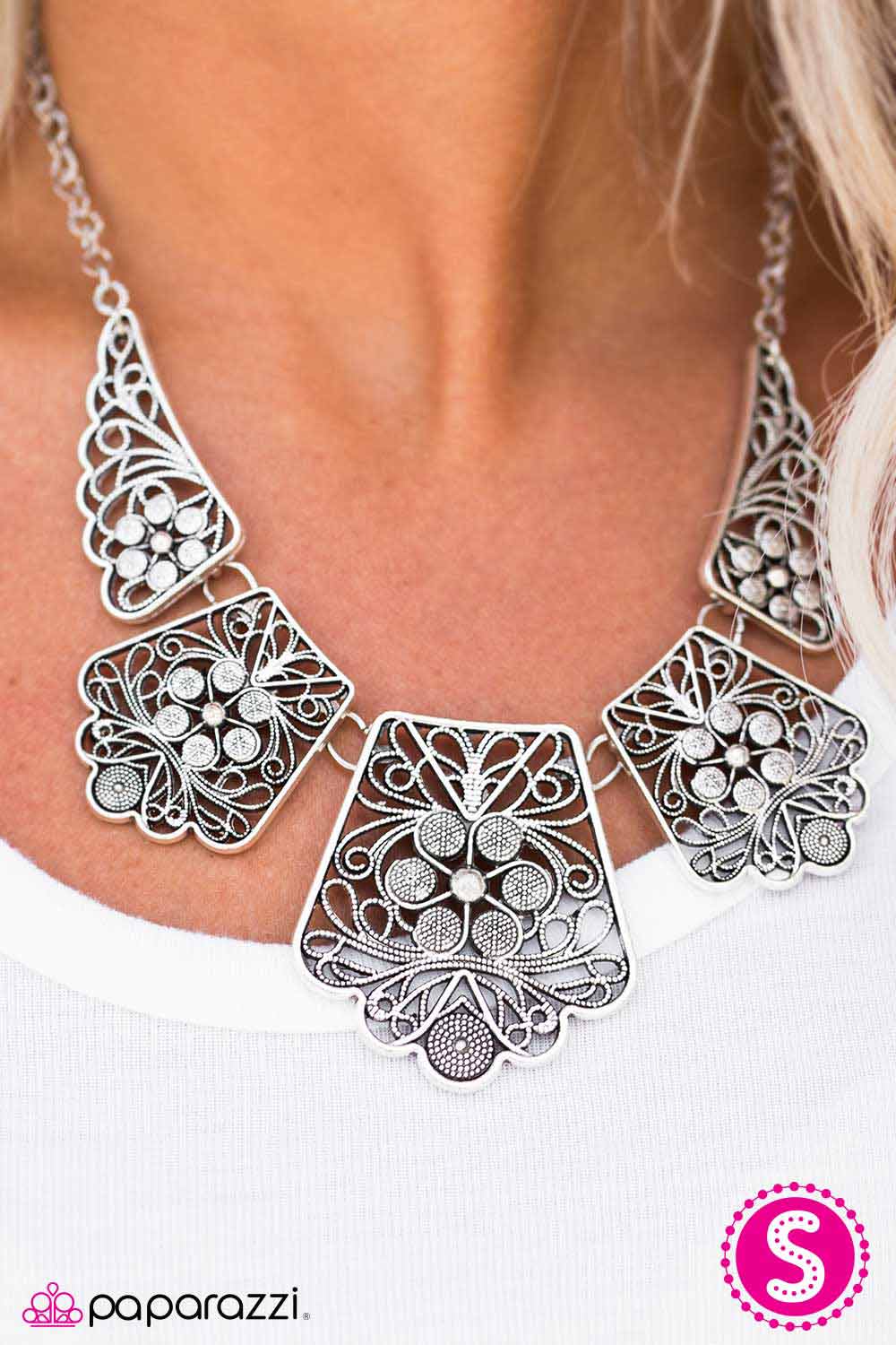 Paparazzi Necklace ~ Victorian Vixen  - Silver