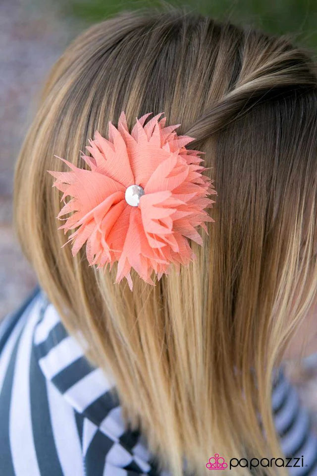 Accesorios para el cabello de Paparazzi ~ Quiero ser dentado - Naranja