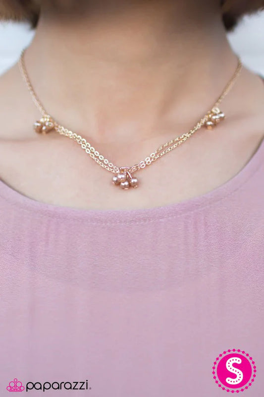 Collar Paparazzi ~ Intenciones modestas - Oro