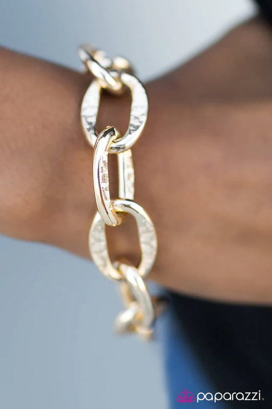 Pulsera Paparazzi ~ Yank My Chain - Oro