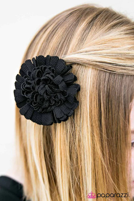 Accesorios para el cabello Paparazzi ~ Uno para cada temporada - Negro