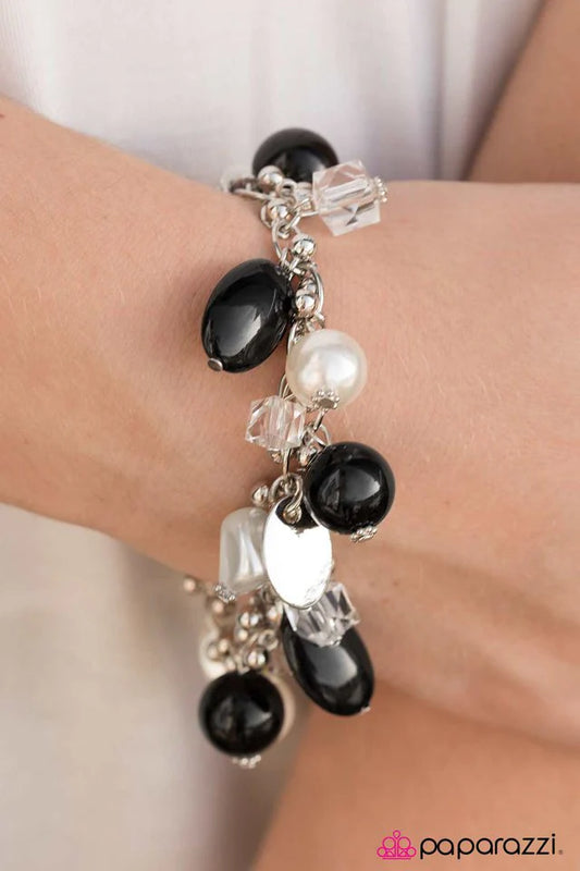 Pulsera Paparazzi ~ Cámara lista - Negro