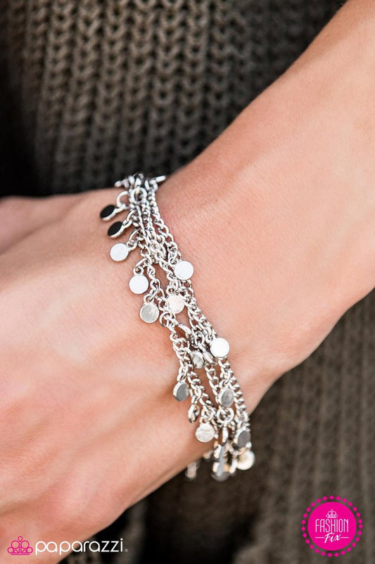 Pulsera Paparazzi ~ CHIME-ing perfecto - Plata