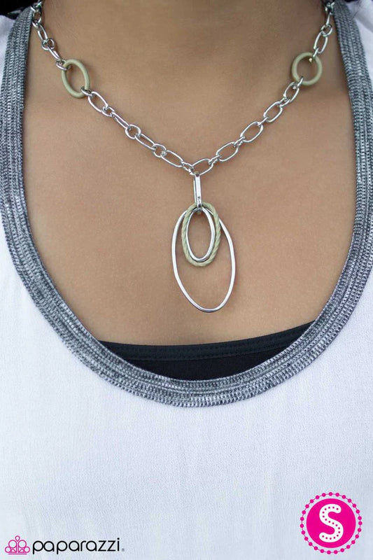 Collar Paparazzi ~ Low and Behold - Verde