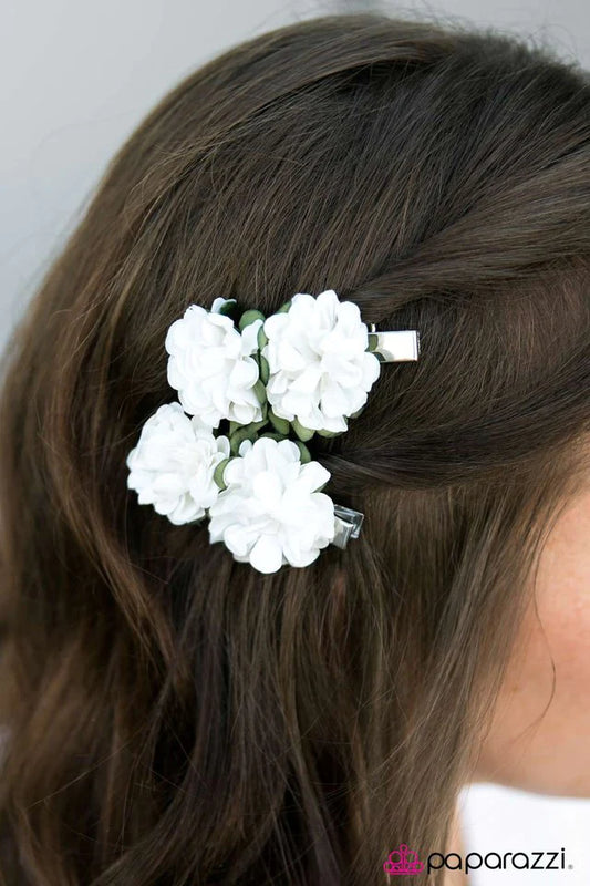 Accesorios para el cabello de Paparazzi ~ Ciudades de papel - Blanco