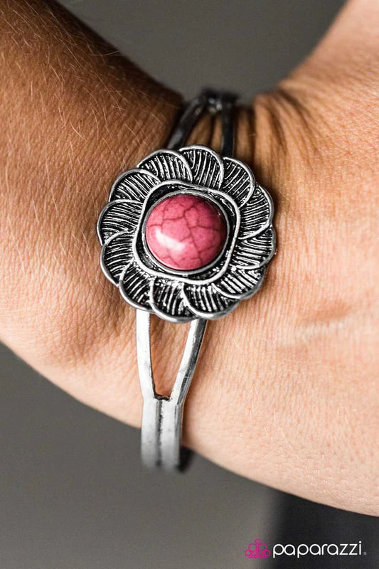 Pulsera Paparazzi ~ Solar FLOWER - Rosa