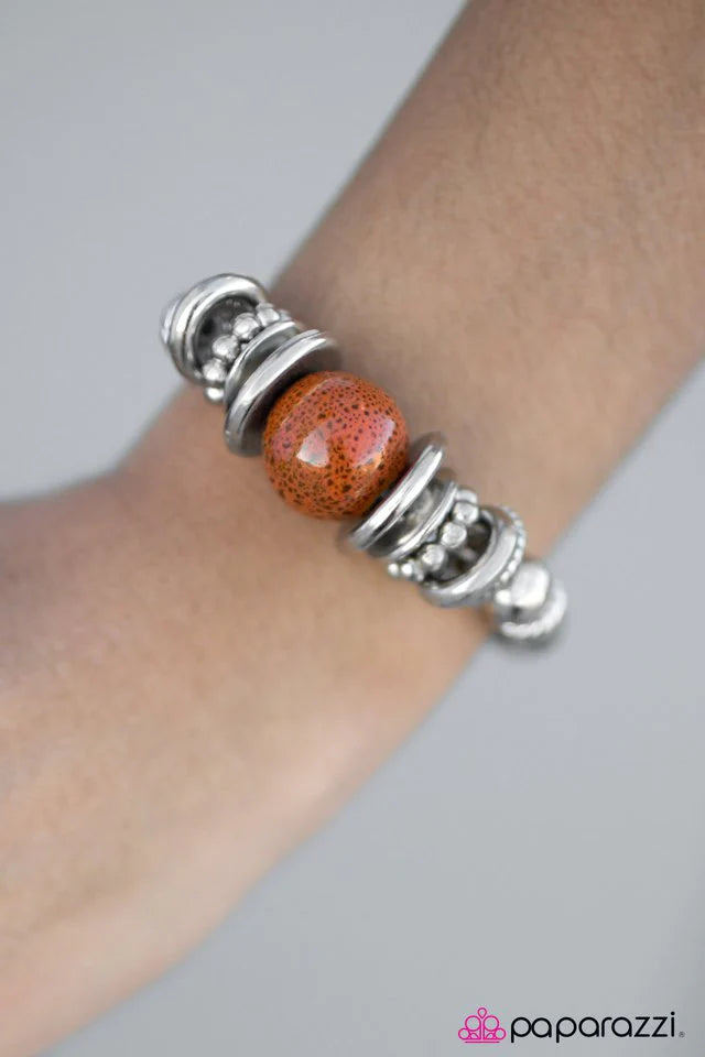 Pulsera Paparazzi ~ ¡En racha! - Naranja