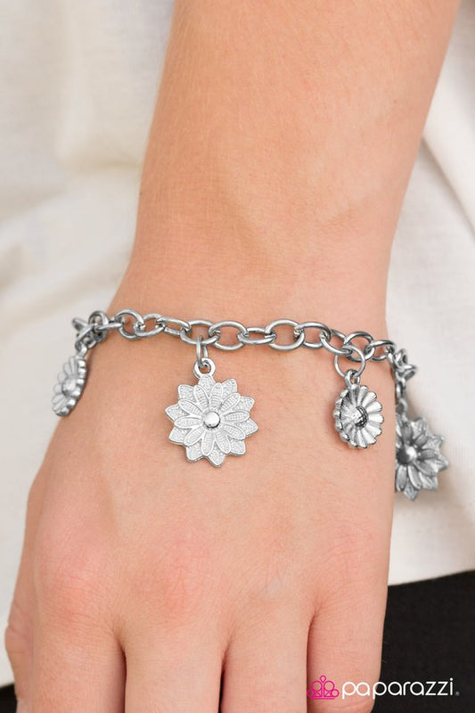 Paparazzi Bracelet ~ Let There Be Flowers - Silver