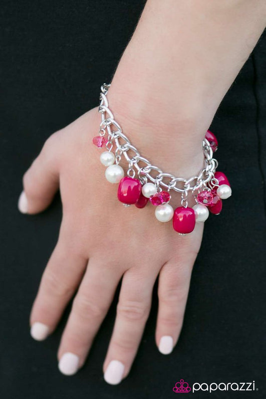 Pulsera Paparazzi ~ She Walks In BEVY - Rosa