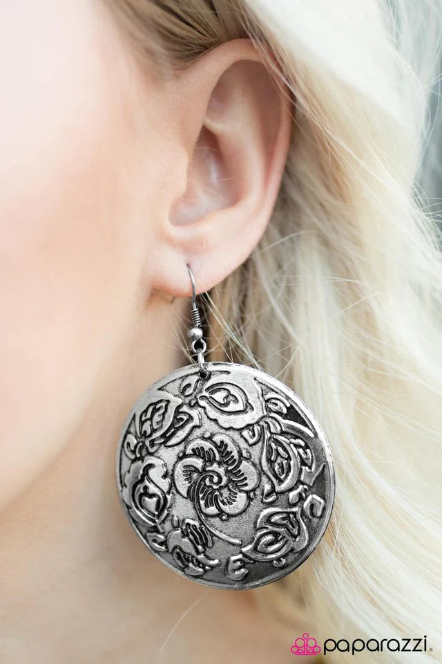 Paparazzi Earring ~ Island Hopping - Silver