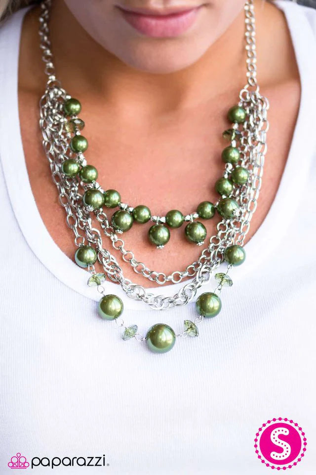 Collar Paparazzi ~ When On Wall Street - Verde