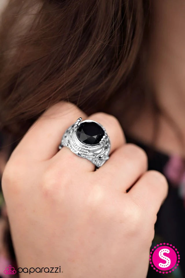 Paparazzi Ring ~ Jewel Of The Sea - Black